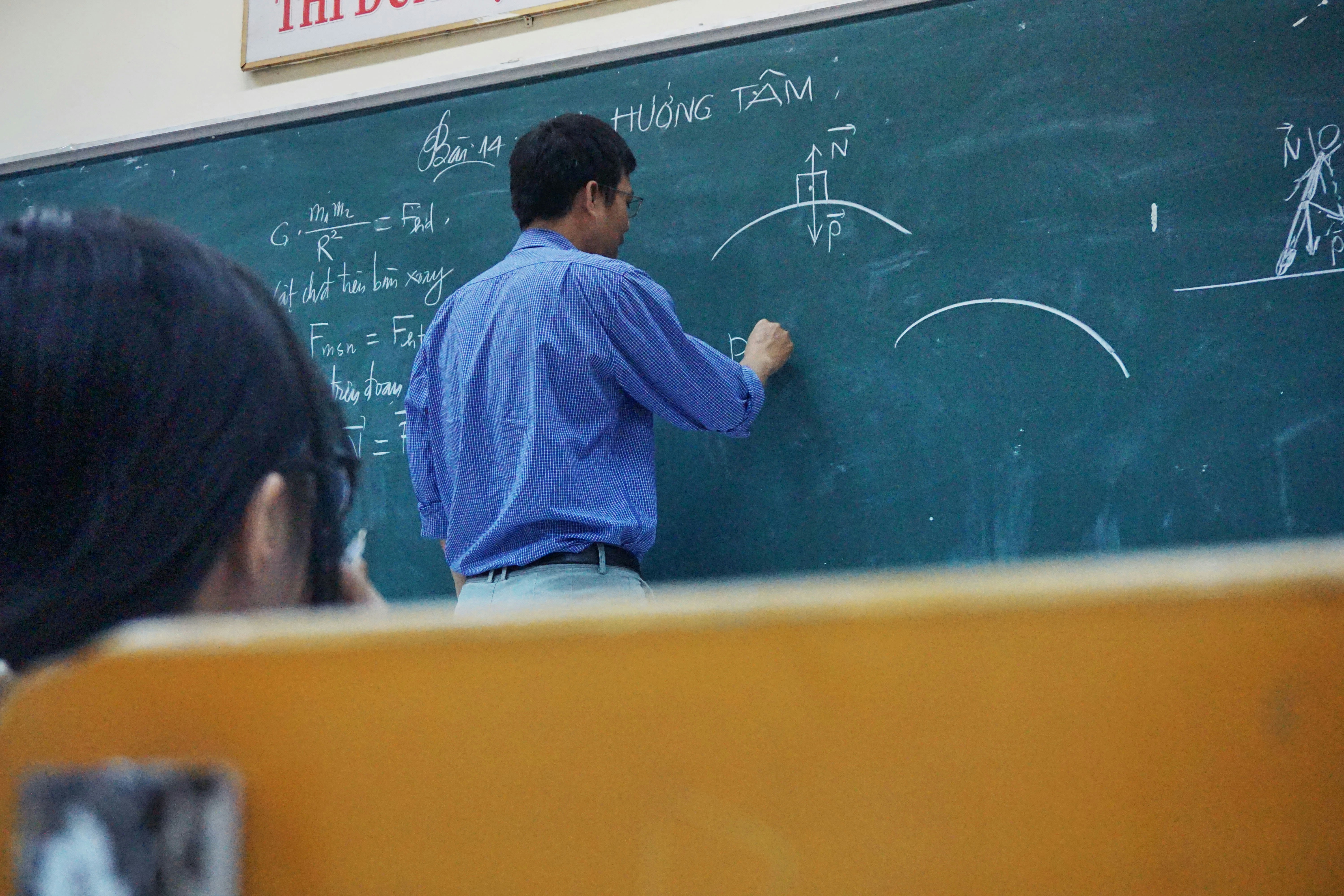 Nuovo Contratto Scuola 2025–2027: aumenti in arrivo in busta paga